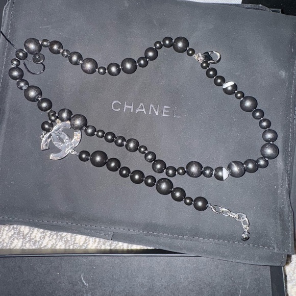CHANEL PEARLS Choker Black Beaded Enamel Map CC Charm Necklace - Picture 4 of 10